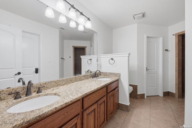 101 lynx, Devine, TX 78016