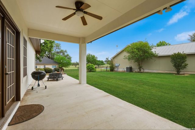 101 lynx, Devine, TX 78016