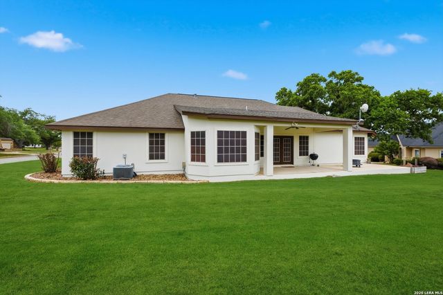 101 lynx, Devine, TX 78016