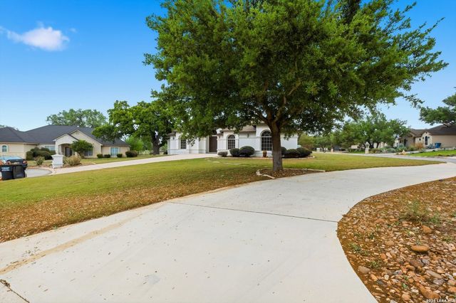 101 lynx, Devine, TX 78016
