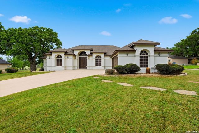 101 lynx, Devine, TX 78016
