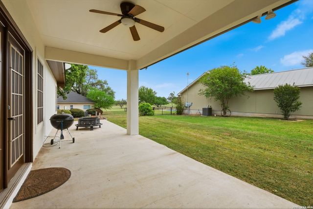 101 lynx, Devine, TX 78016