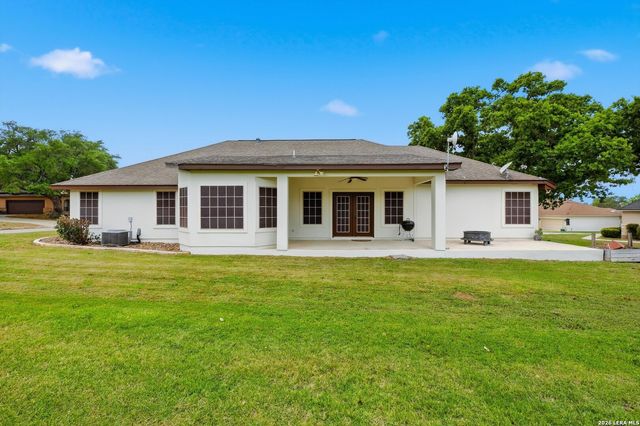101 lynx, Devine, TX 78016