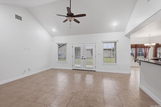 101 lynx, Devine, TX 78016