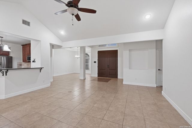 101 lynx, Devine, TX 78016