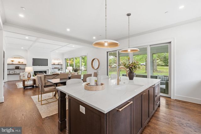7604 CHARLESTON DR, Bethesda, MD 20817