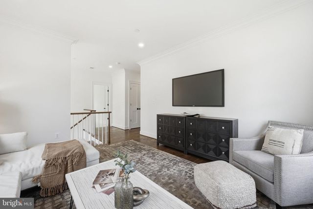 7604 CHARLESTON DR, Bethesda, MD 20817