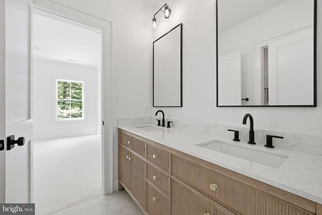 7604 CHARLESTON DR, Bethesda, MD 20817