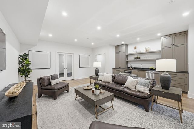 7604 CHARLESTON DR, Bethesda, MD 20817