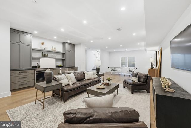 7604 CHARLESTON DR, Bethesda, MD 20817