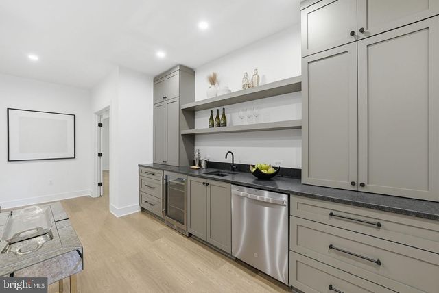 7604 CHARLESTON DR, Bethesda, MD 20817