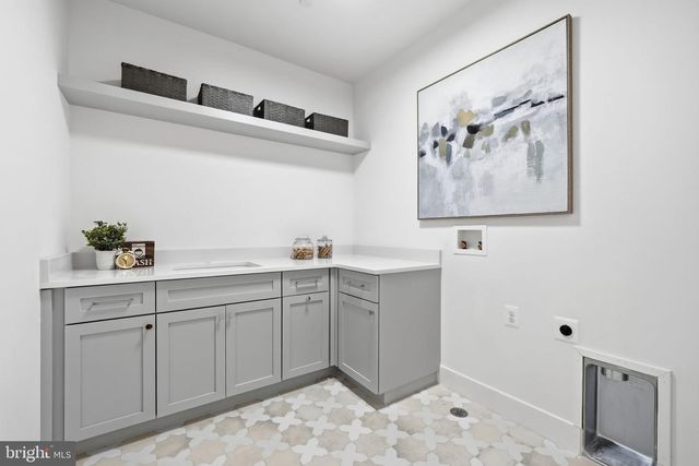 7604 CHARLESTON DR, Bethesda, MD 20817