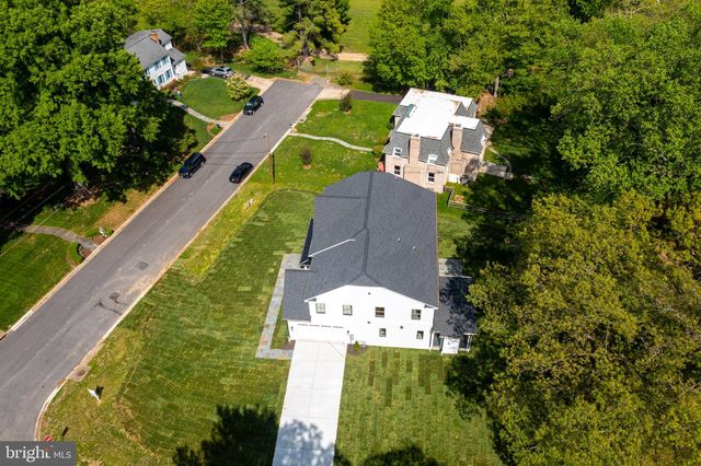 7604 CHARLESTON DR, Bethesda, MD 20817