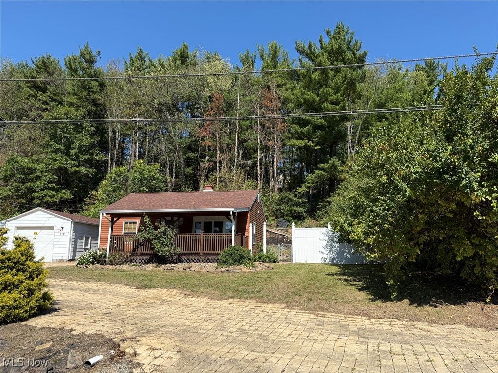 978 Center Road, East Liverpool, OH 43920