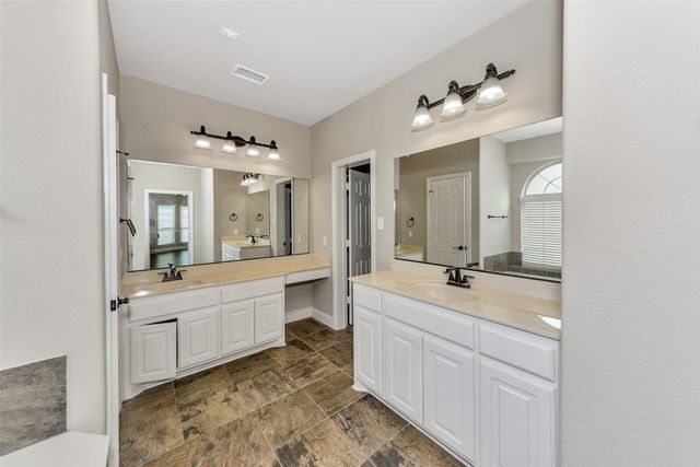 2939 Pino, Grand Prairie, TX 75054