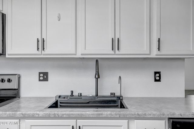 8813 W TURNEY Avenue, Phoenix, AZ 85037