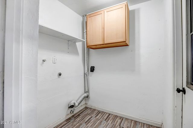 8813 W TURNEY Avenue, Phoenix, AZ 85037