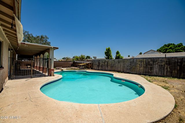 8813 W TURNEY Avenue, Phoenix, AZ 85037