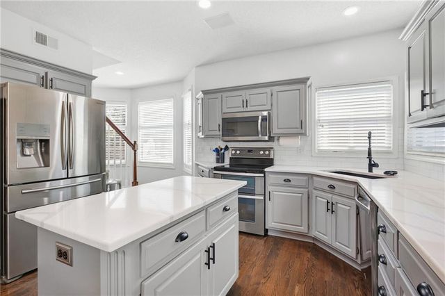 13822 S Hagan Street, Olathe, KS 66062
