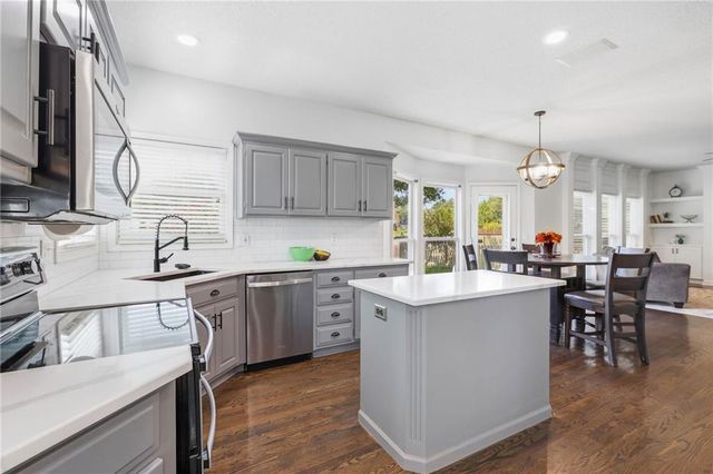 13822 S Hagan Street, Olathe, KS 66062