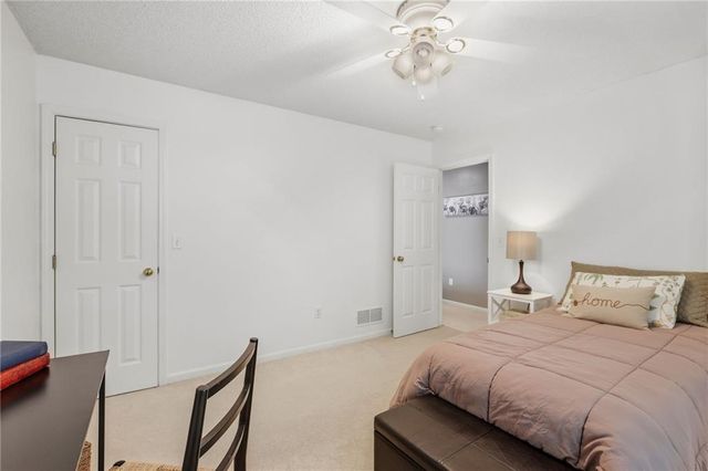 13822 S Hagan Street, Olathe, KS 66062