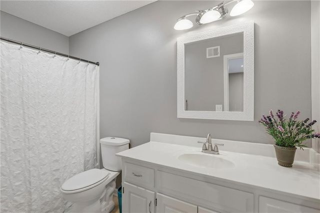 13822 S Hagan Street, Olathe, KS 66062