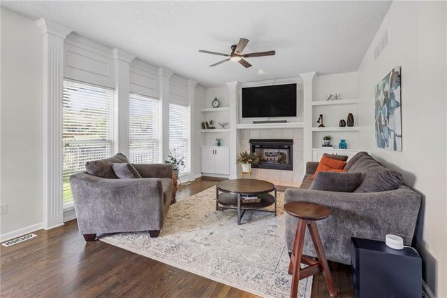 13822 S Hagan Street, Olathe, KS 66062