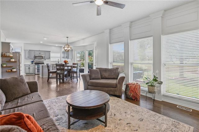 13822 S Hagan Street, Olathe, KS 66062
