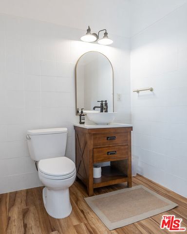 4607 Willowcrest Avenue, North Hollywood, CA 91602