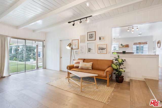 4607 Willowcrest Avenue, North Hollywood, CA 91602