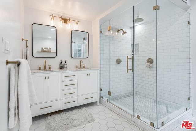 4607 Willowcrest Avenue, North Hollywood, CA 91602