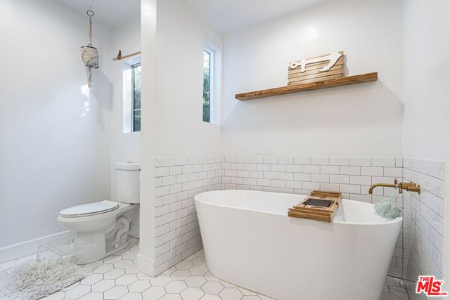 4607 Willowcrest Avenue, North Hollywood, CA 91602