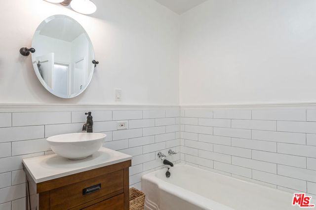 4607 Willowcrest Avenue, North Hollywood, CA 91602