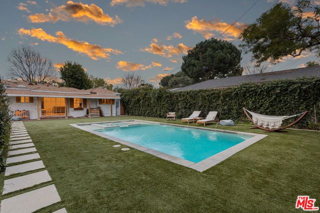 4607 Willowcrest Avenue, North Hollywood, CA 91602