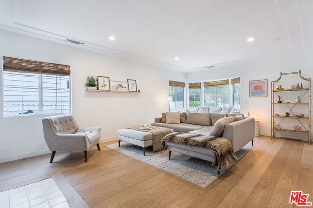 4607 Willowcrest Avenue, North Hollywood, CA 91602