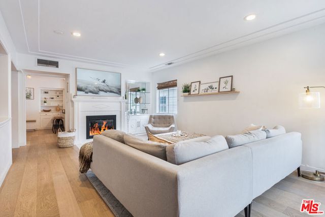 4607 Willowcrest Avenue, North Hollywood, CA 91602