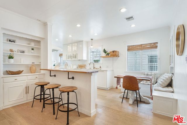 4607 Willowcrest Avenue, North Hollywood, CA 91602