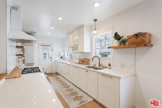 4607 Willowcrest Avenue, North Hollywood, CA 91602