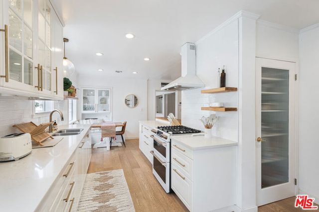 4607 Willowcrest Avenue, North Hollywood, CA 91602