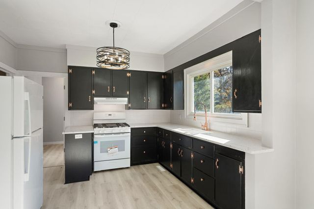 813 Carnation Street SE, Demotte, IN 46310