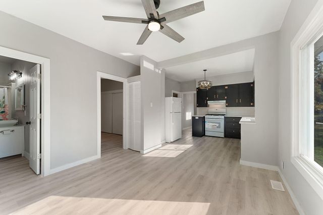 813 Carnation Street SE, Demotte, IN 46310