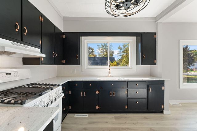 813 Carnation Street SE, Demotte, IN 46310