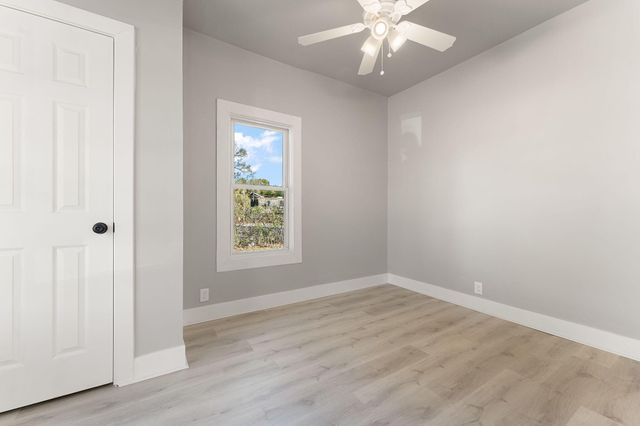 813 Carnation Street SE, Demotte, IN 46310