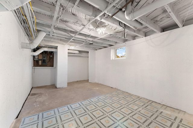 813 Carnation Street SE, Demotte, IN 46310