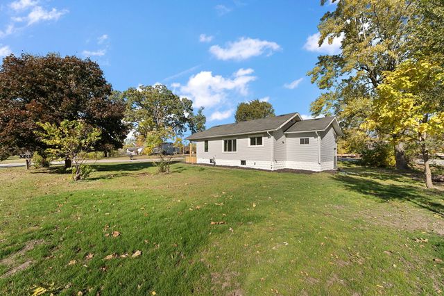 813 Carnation Street SE, Demotte, IN 46310