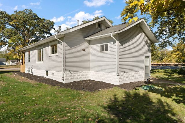 813 Carnation Street SE, Demotte, IN 46310