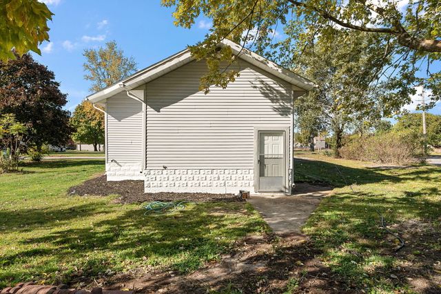 813 Carnation Street SE, Demotte, IN 46310