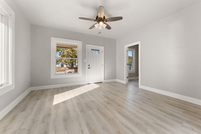 813 Carnation Street SE, Demotte, IN 46310