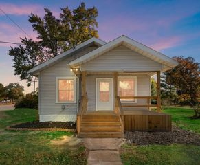 813 Carnation Street SE, Demotte, IN 46310