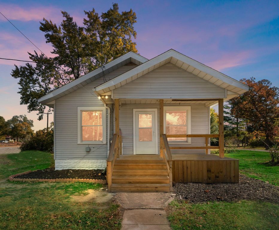 813 Carnation Street SE, Demotte, IN 46310